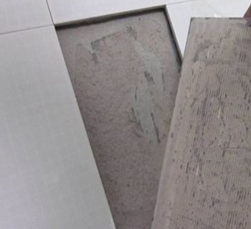 磐安瓷砖空鼓维修公司分享瓷砖铺贴时如果打浆（即涂抹在瓷砖背面和基层上的砂浆或瓷砖胶）过少，会带来以下问题